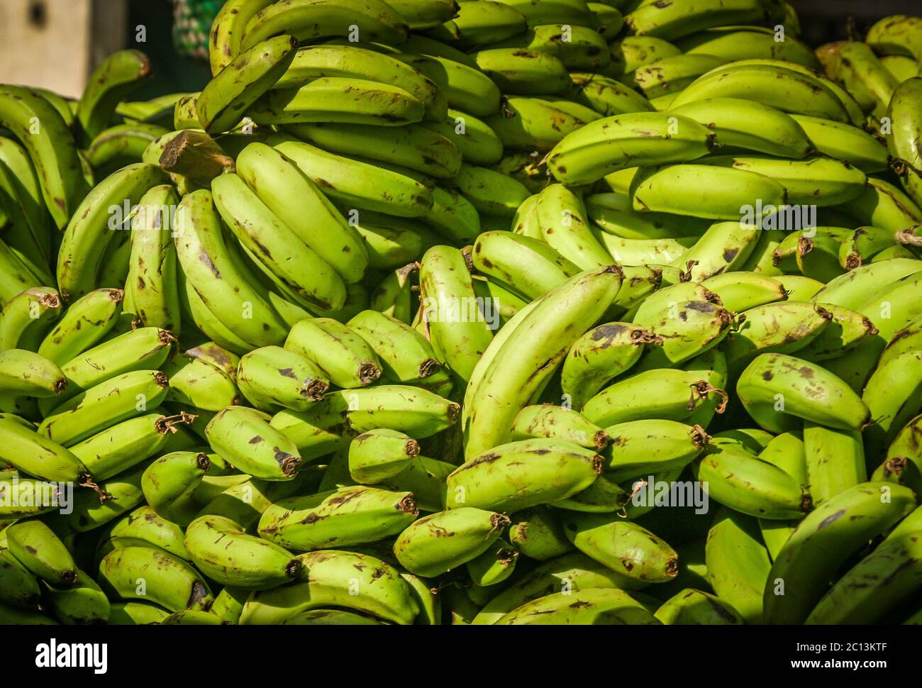 Fiches bananes rouges et noirs sur fond blanc Photo Stock - Alamy