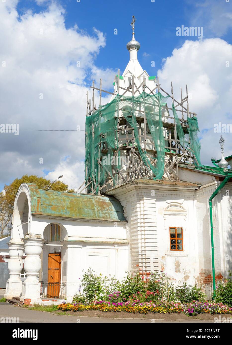 Orthodox church in scaffolding hi-res stock photography and images - Alamy