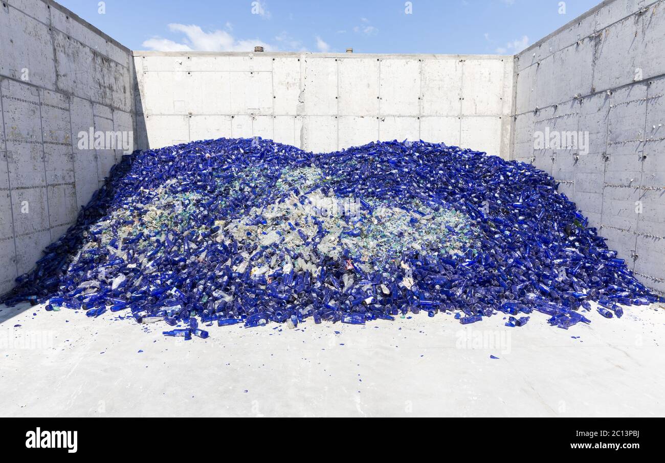 Glass waste in recycling facility. Blue bottles Stock Photo Alamy