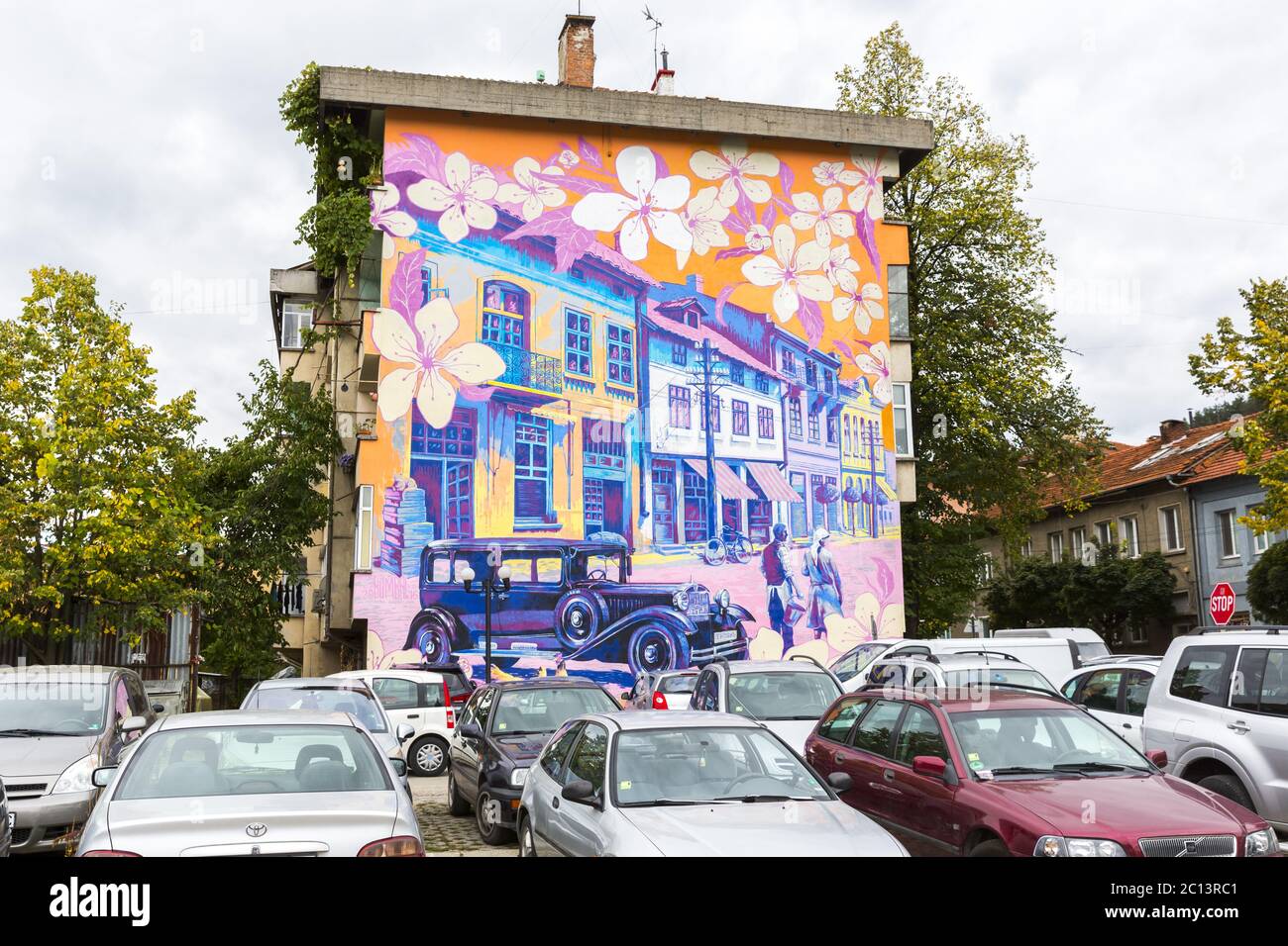Building wall street art painting Stock Photo - Alamy