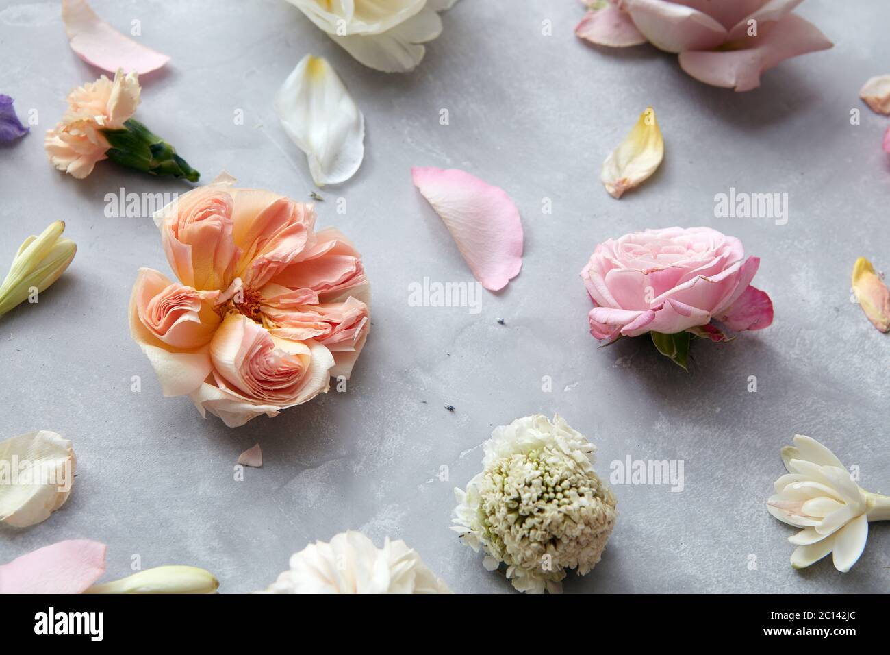 Flowers and decor hi-res stock photography and images - Alamy