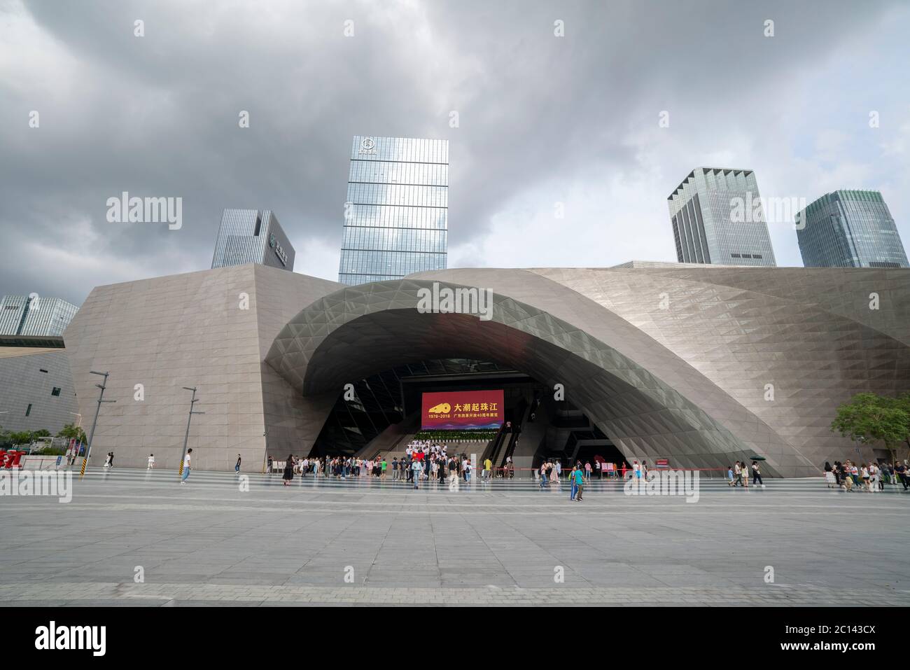 shenzhen-china-july-2019-main-entrance-to-the-museum-of