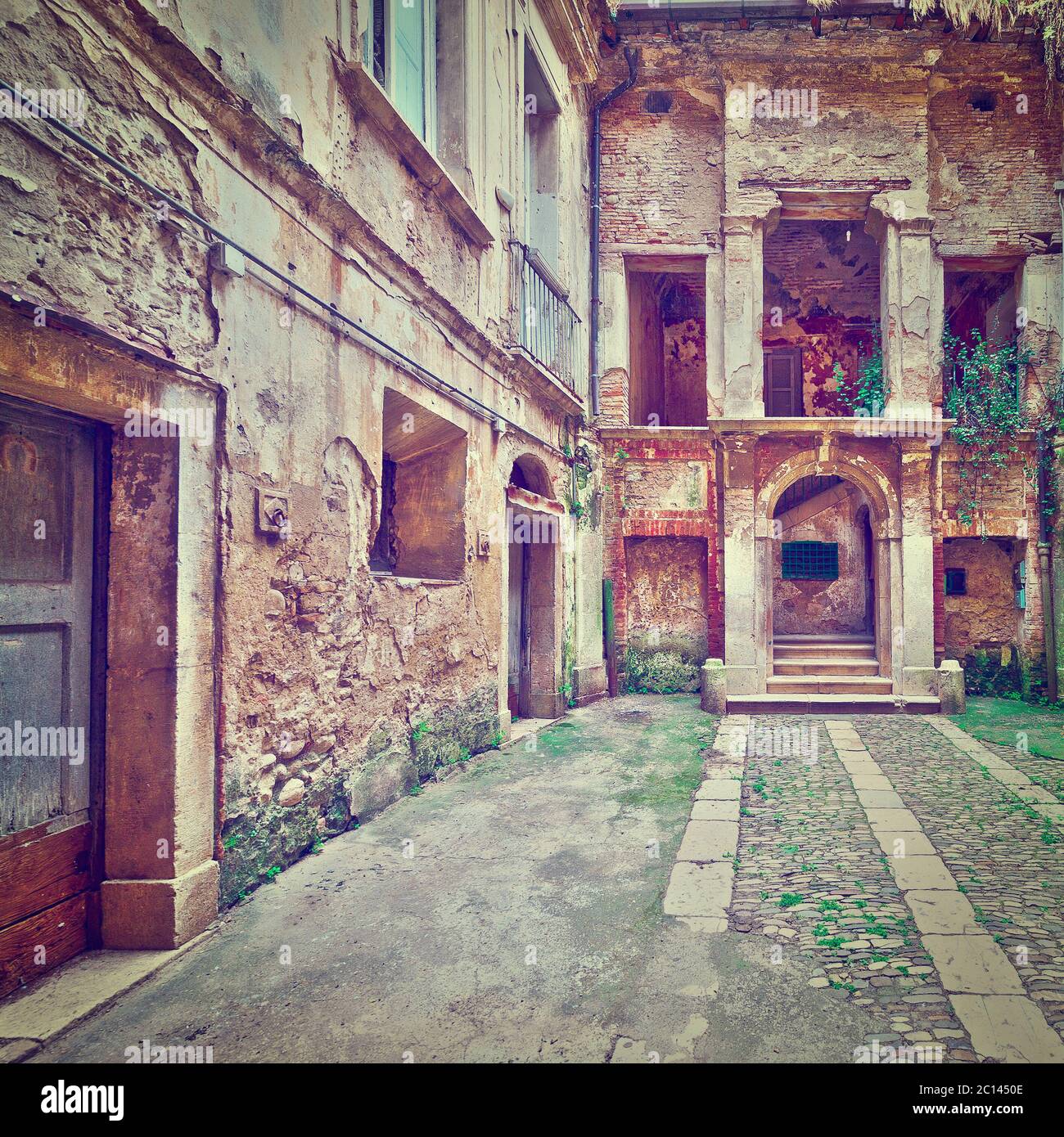 Dilapidated courtyard hi-res stock photography and images - Alamy