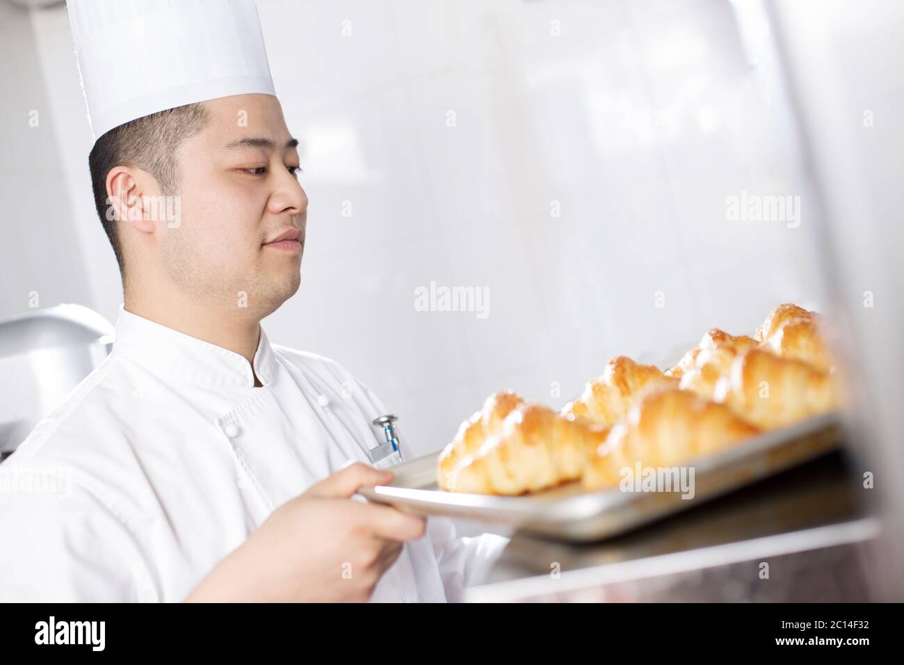 young man chelf makes bread in kitchen Stock Photo - Alamy