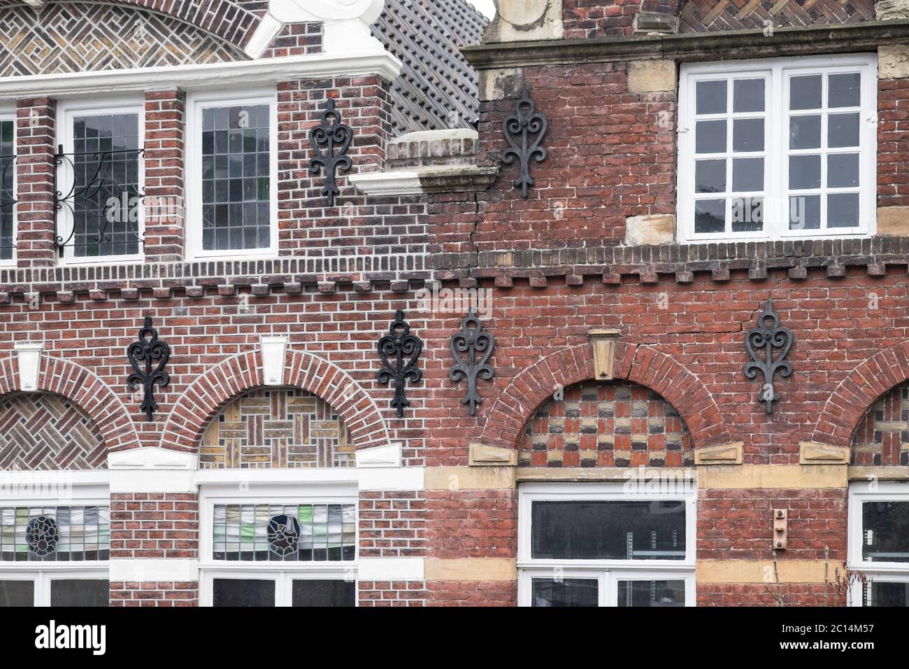 Wall tie plate hires stock photography and images Alamy