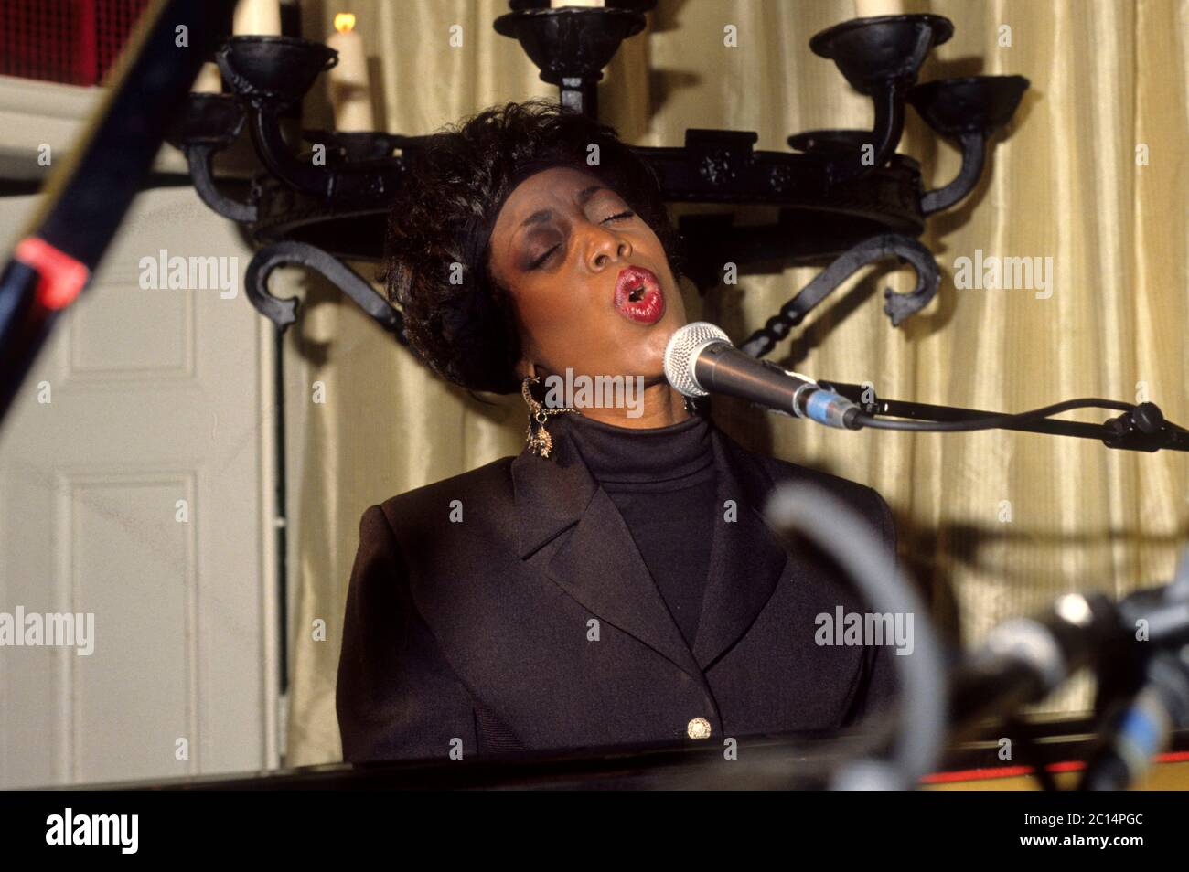 Oleta Adams at a showcase in Searcy's Bar. London, October 23, 1991 | usage worldwide Stock Photo