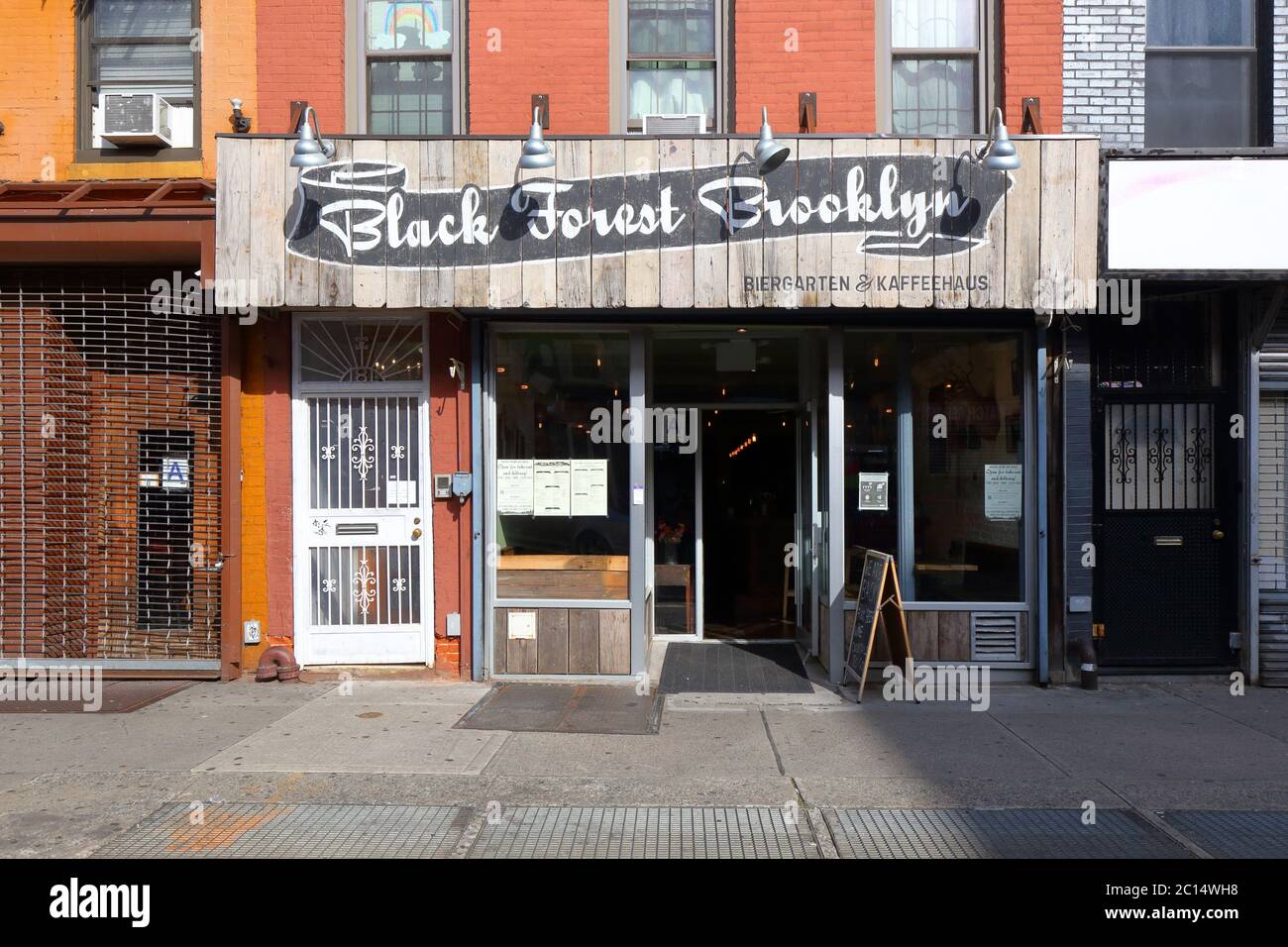 https://c8.alamy.com/comp/2C14WH8/black-forest-brooklyn-181-smith-street-brooklyn-new-york-nyc-storefront-photo-of-a-german-restaurant-beer-garden-in-carroll-gardens-2C14WH8.jpg