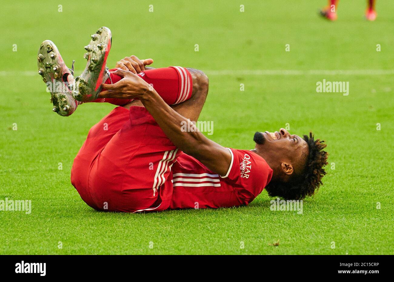 Munich, Germany, 13. Juni 2020,  Kingsley COMAN, FCB 29 verletzt am Boden beim Spiel FC BAYERN Munich - BORUSSIA MOENCHENGLADBACH 2-1 in der 1.Bundesliga, Saison 2019/2020, 31.Spieltag, Gladbach,  © Peter Schatz / Alamy Live News   Important: DFL REGULATIONS PROHIBIT ANY USE OF PHOTOGRAPHS as IMAGE SEQUENCES and/or QUASI-VIDEO -  National and international News-Agencies OUT Editorial Use ONLY Stock Photo