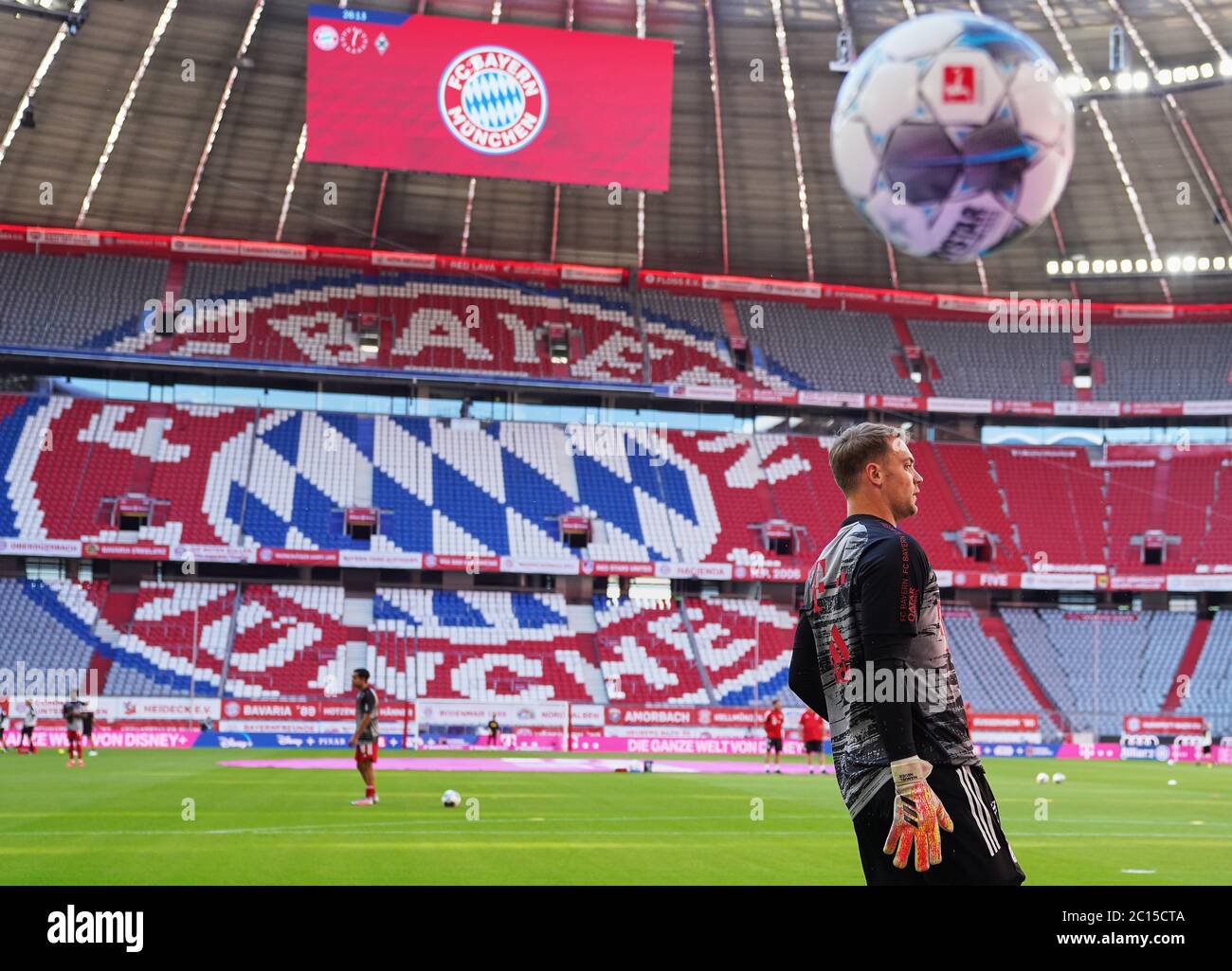 Munich, Germany, 13. Juni 2020,  Manuel NEUER, FCB 1  beim Spiel FC BAYERN Munich - BORUSSIA MOENCHENGLADBACH in der 1.Bundesliga, Saison 2019/2020, 31.Spieltag, Gladbach,  © Peter Schatz / Alamy Live News   Important: DFL REGULATIONS PROHIBIT ANY USE OF PHOTOGRAPHS as IMAGE SEQUENCES and/or QUASI-VIDEO -  National and international News-Agencies OUT Editorial Use ONLY Stock Photo