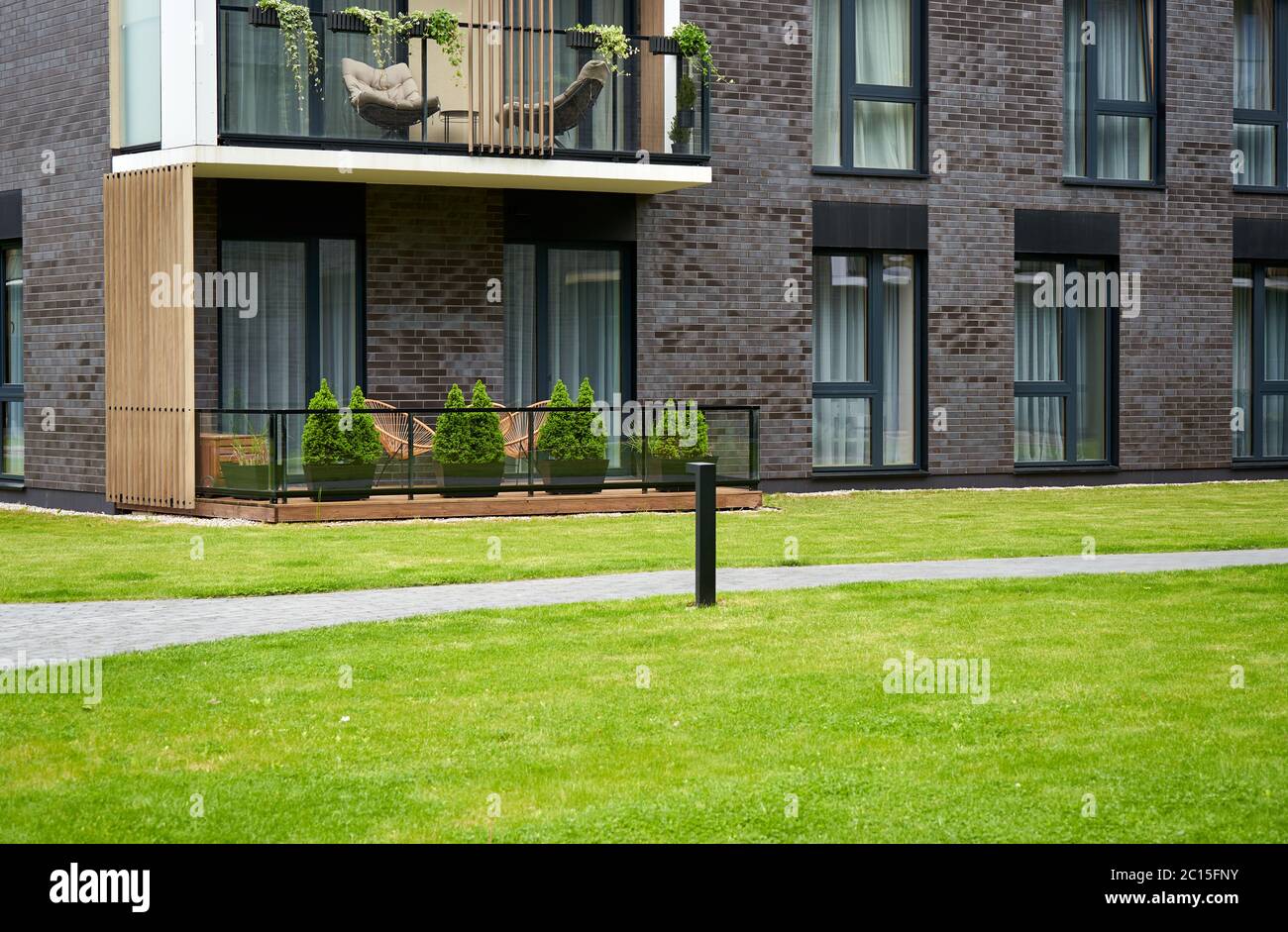 Gallery Detail: Luxury Apartment Building Entrance Hi Res Stock Photography And Images