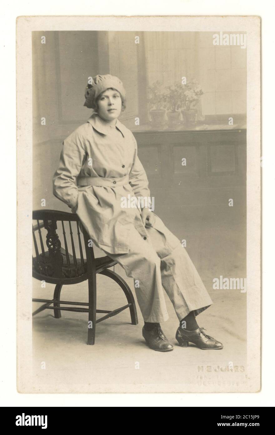 Original WW1 era munition worker, H. E. Jones, Photographer, 73 - 77 Northgate Street, Gloucester, probably an employee of the Gloucester National Shell Filling Factory based at Quedgeley, from 1916-1918 Stock Photo