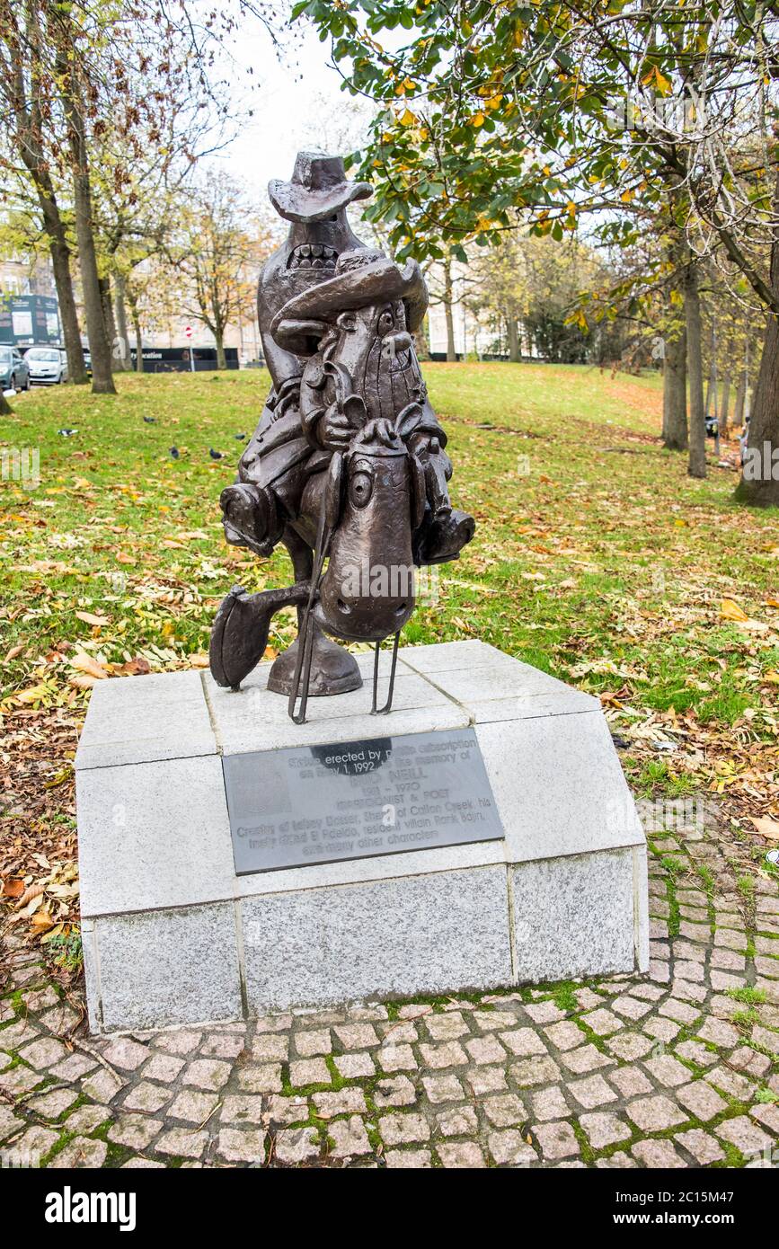 Statue of Lobby Dosser on his two-legged horse in Woodlands Road, Glasgow, Scotland Stock Photo