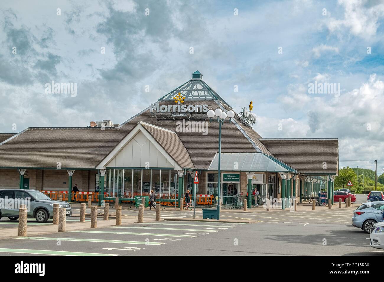 Stevenston, Scotland, UK - March 08, 2020: Morrisons supermarket during  covid-19 lockdown at a very quiet time of the day and a relatively quiet  carpa Stock Photo - Alamy