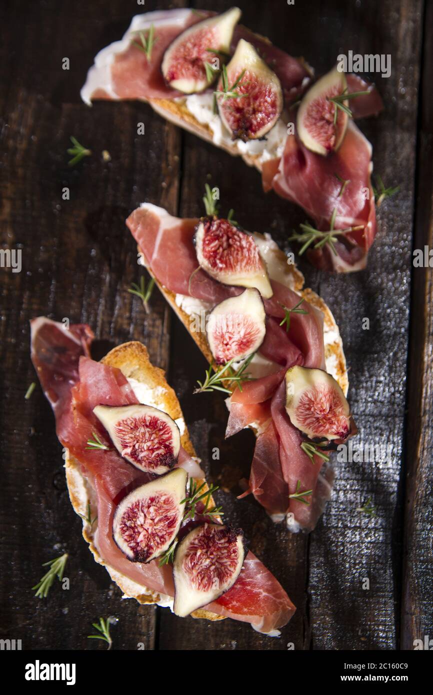 Figs and prosciutto bruschetta Stock Photo Alamy
