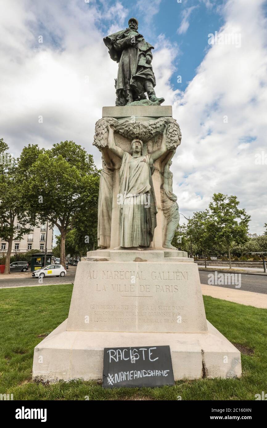 GALLIENI STATUE PLACE VAUBAN, PARIS Stock Photo Alamy