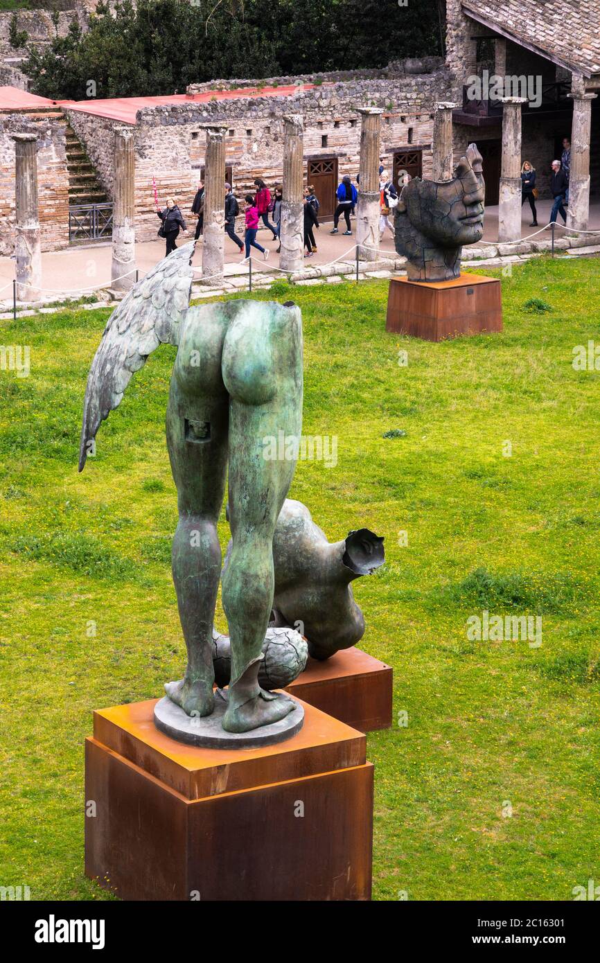 pompeii ash statues kissing