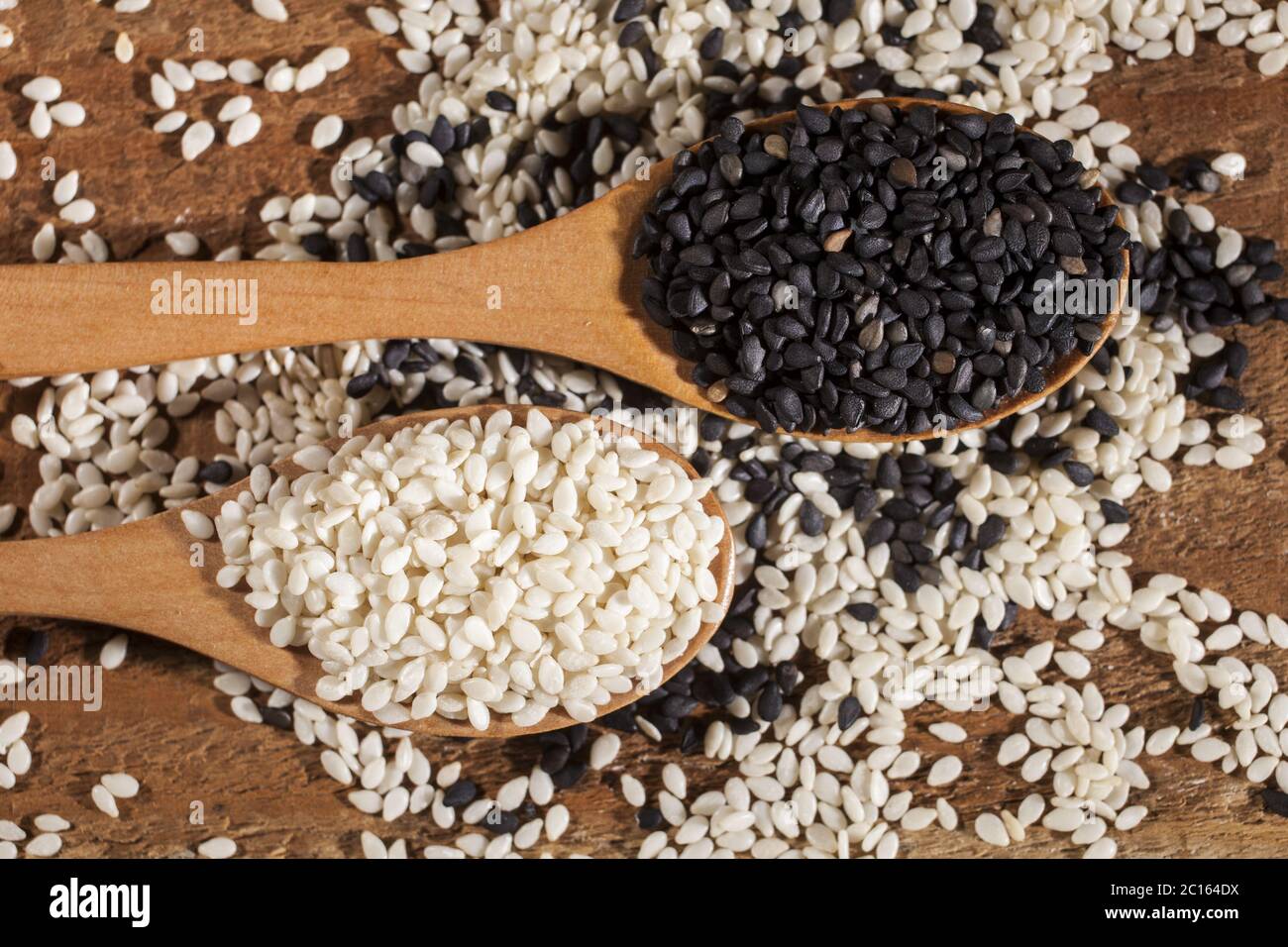 Fresh black and white sesame seeds in spoons Stock Photo - Alamy