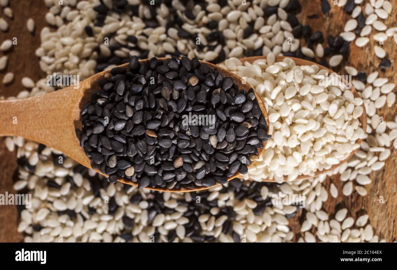 Fresh black and white sesame seeds in spoons Stock Photo - Alamy