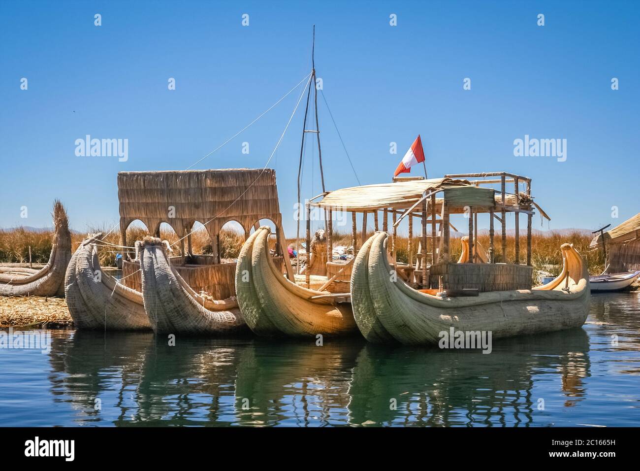 Peruvian Reed Boat Old Peruvian Reed Boats High Resolution Stock Photography and Images ...