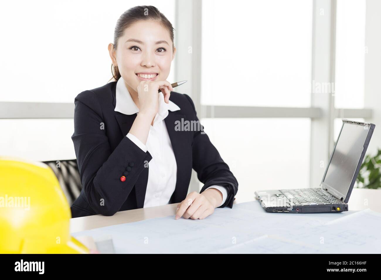 Young asian woman modern office hi-res stock photography and images - Alamy