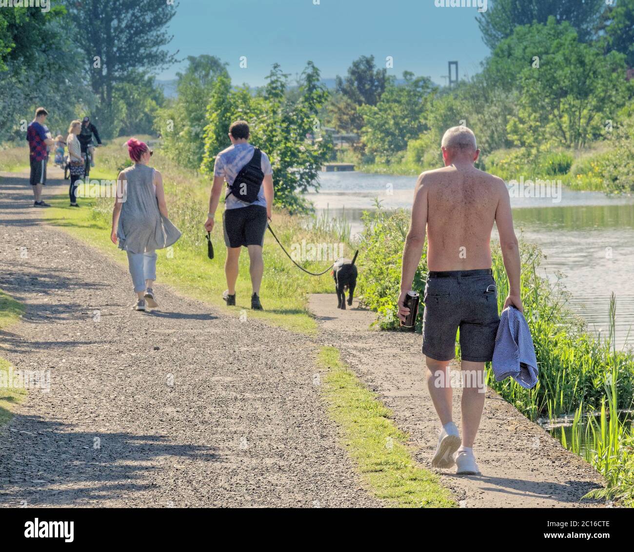 Glasgow, Scotland, UK 14th June, 2020 UK Taps aff as locals enjoy the tradition, Weather Sunny