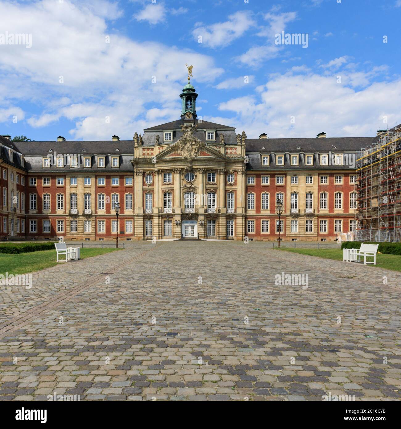 Schloss Muenster or Schloß Münster, front view of the baroque landmark  palace, now part of Westfälische Wilhelms-Universität University, Germany  Stock Photo - Alamy