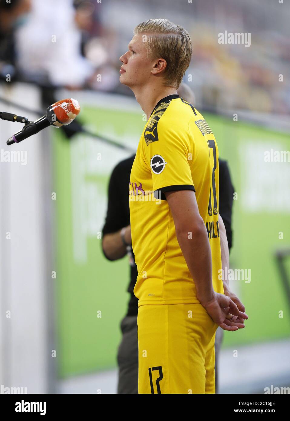 Merkur Spiel Arena Duesseldorf Germany 13 6 2020 Football Bundesliga Season 2019 20 Matchday 31 Fortuna Dusseldorf F95 White Vs Borussia Dortmund Bvb Yellow 0 1 Erling Haaland Bvb Interview Due To The Corona Pandemic