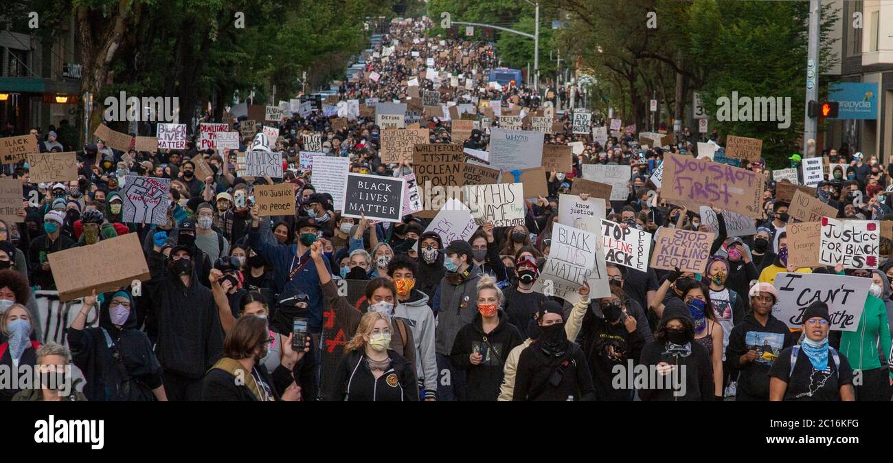 Portland Crowd Massive crowd hi-res stock photography and images - Alamy