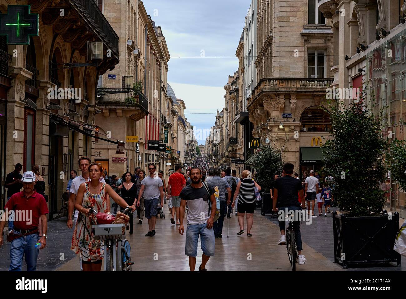 Rue sainte catherine bordeaux hi-res stock photography and images - Alamy