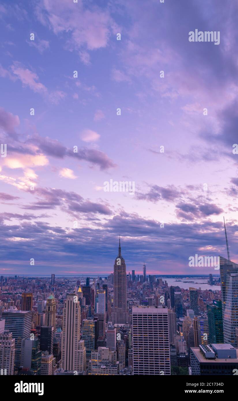 New york skyline dusk clouds hi-res stock photography and images - Alamy