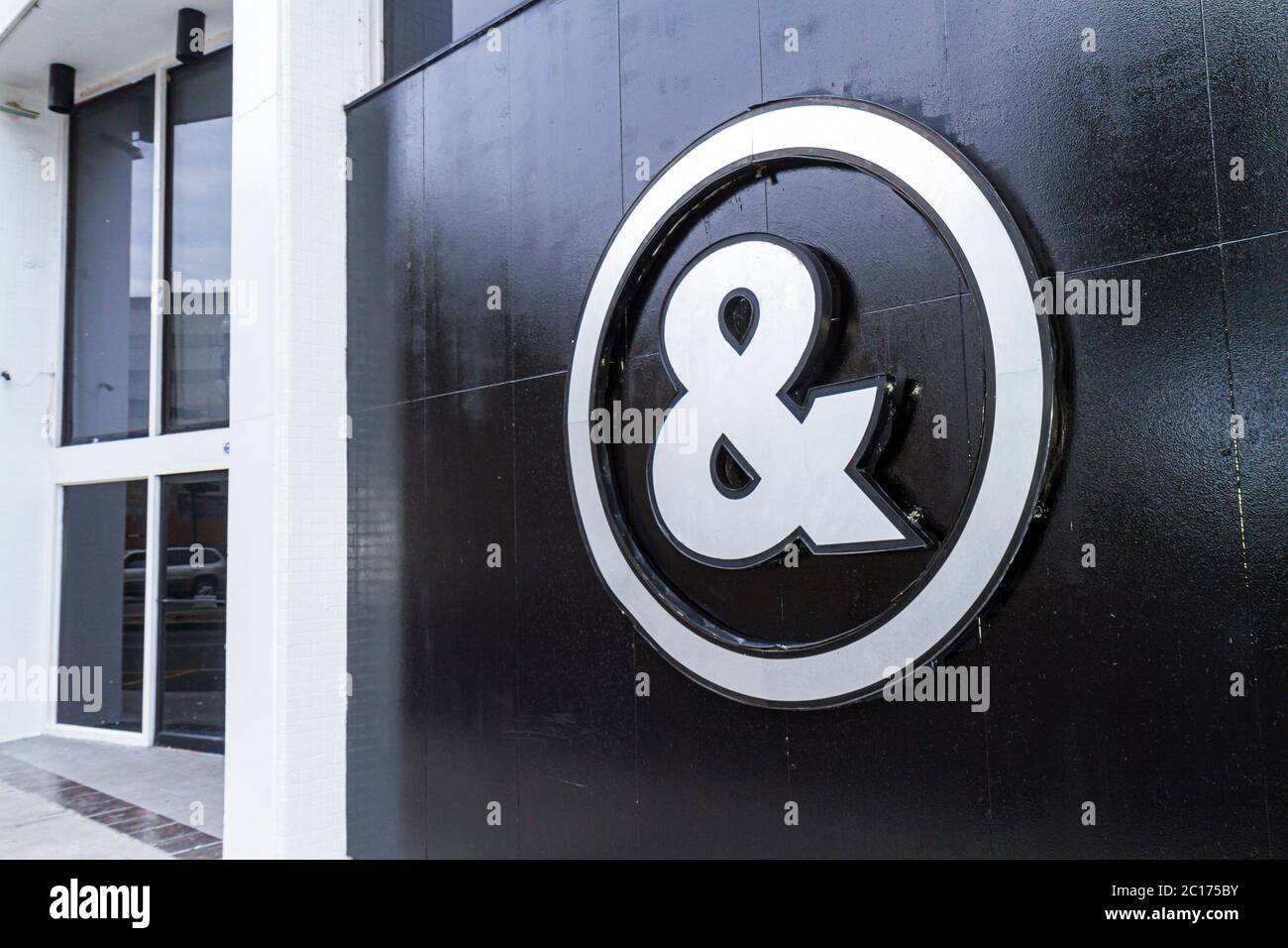 Ampersand THE HISTORY OF THE AMPERSAND