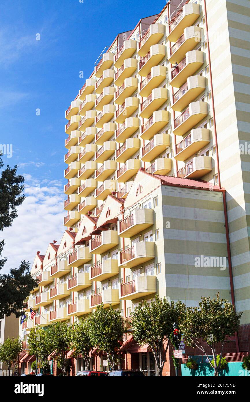 The Embassy Suites High Resolution Stock Photography and Images Alamy