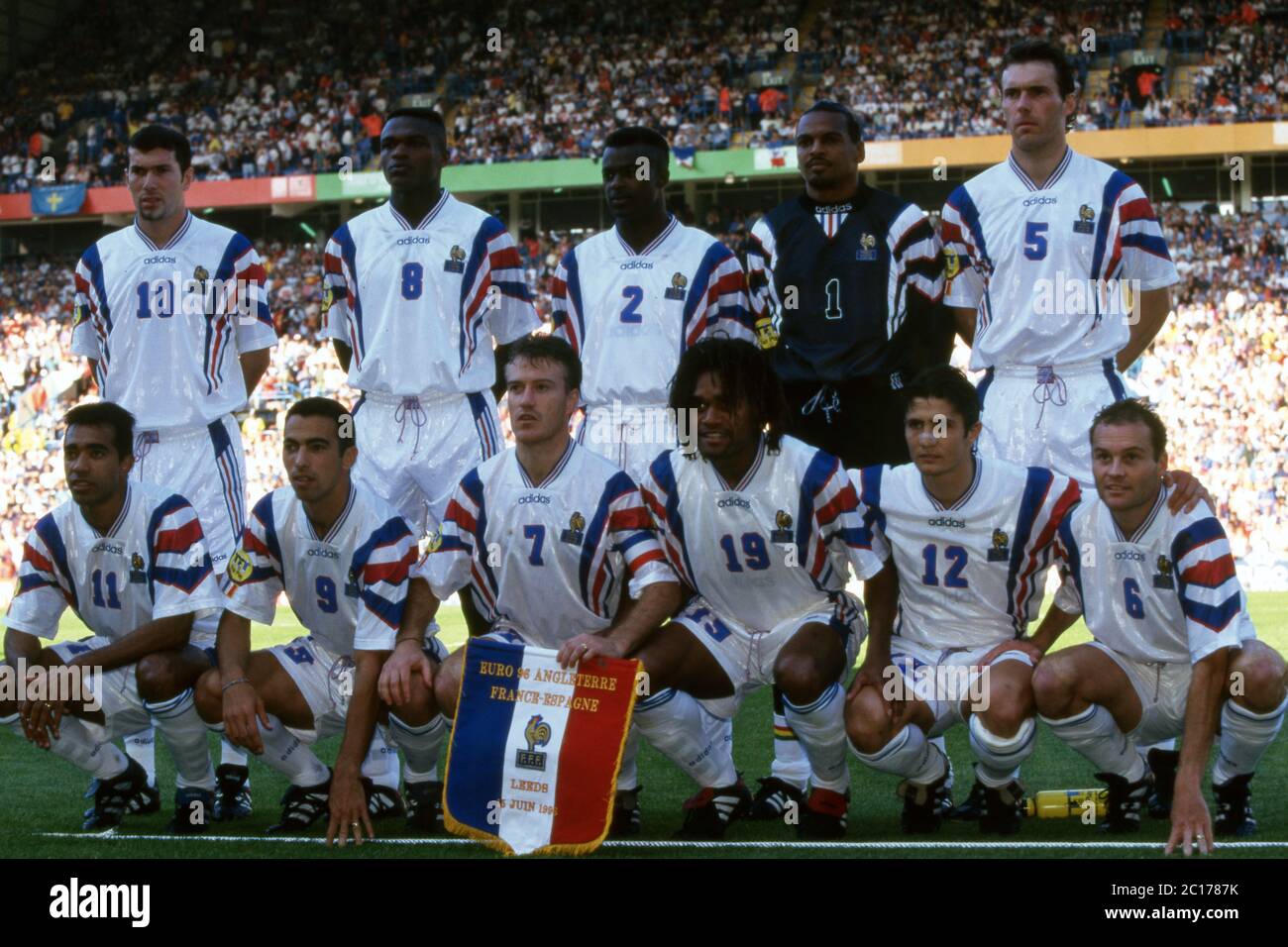 Manchester, Grossbritannien. 11th Apr, 2020. Soccer, firo: 15.06.1996 European Football Championship Euro European Championship 1996, group stage, group 2, group B, archive photo, archive images France - Spain 1: 1 France, team photo, team photo, from top left, Zinedine Zidane, Marcel Desailly, Jocelyn Angloma, Bernard Lama, Laurent Blanc below, from left, Patrice Loko, Youri Djorkaeff, Didier Deschamps, Christian Karembeu, Bixente Lizarazu, Youri Djorkaeff yellow 63 '| usage worldwide Credit: dpa/Alamy Live News Stock Photo