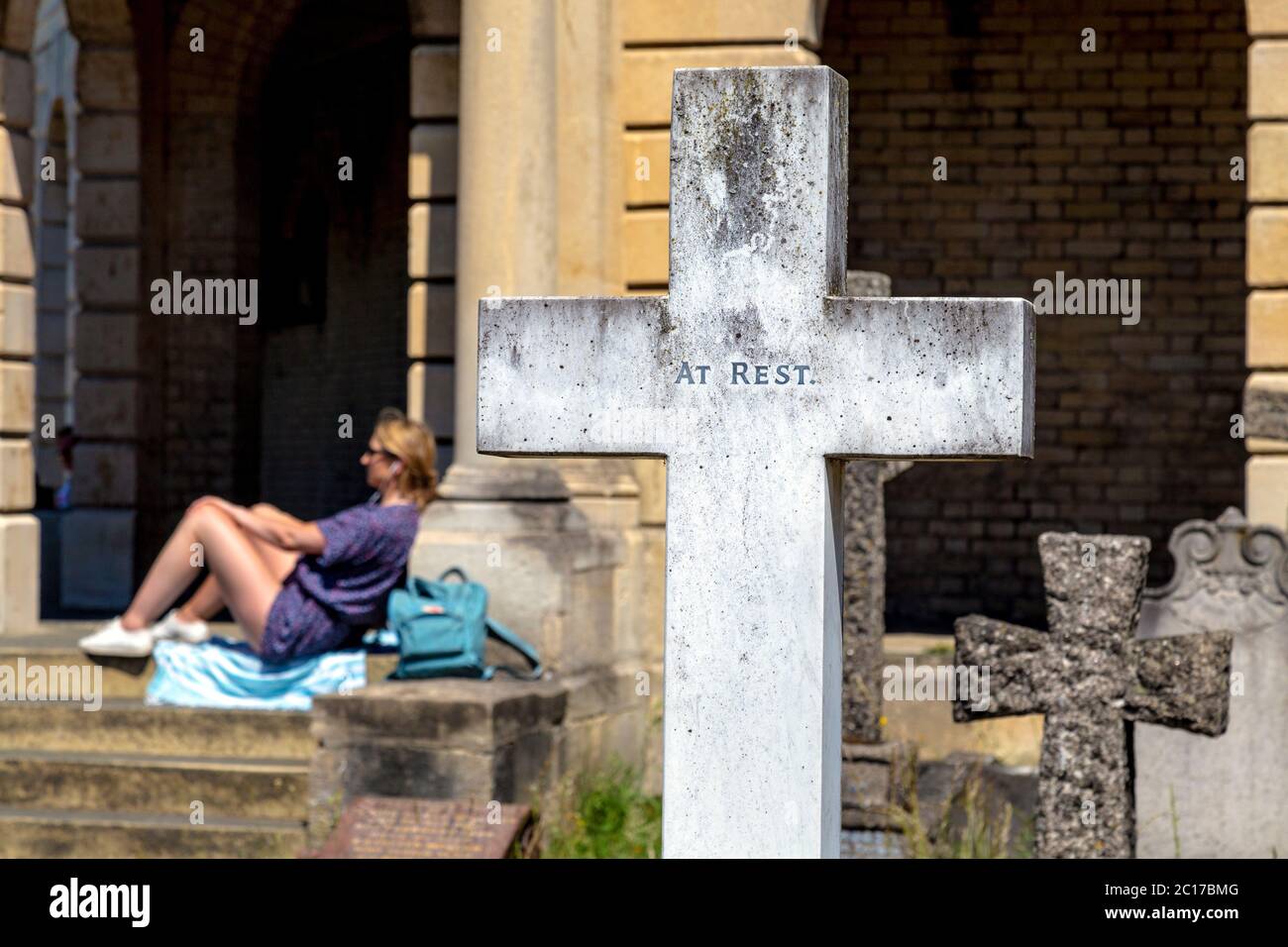 Cross saying 'At Rest' at Brompton Cemetery, London, UK Stock Photo