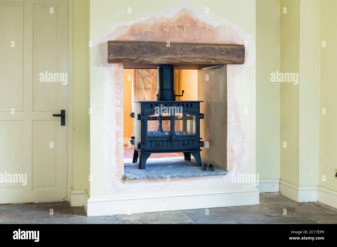 Wood burning stoves fireplace hires stock photography and images Alamy