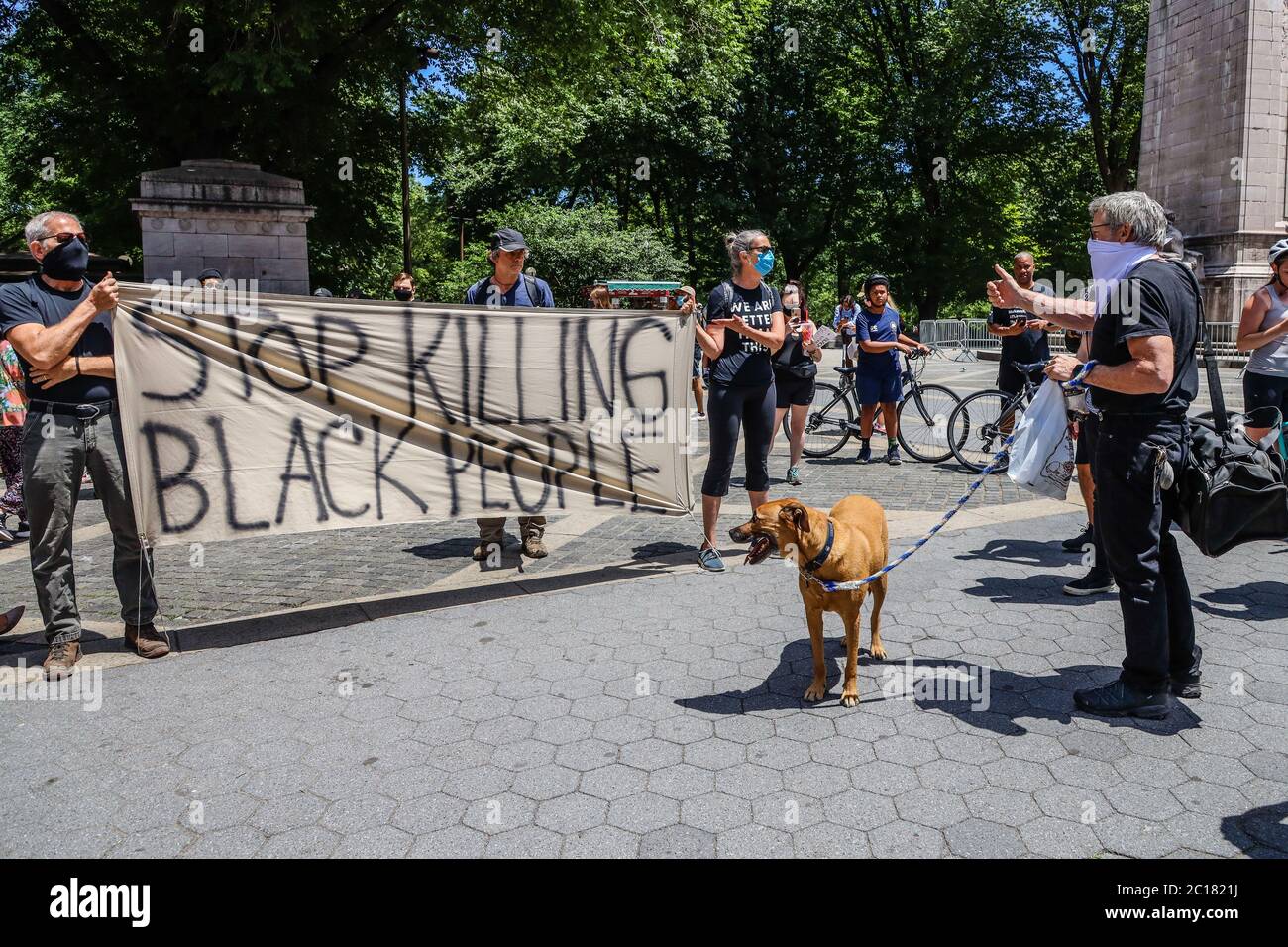 New York, United States. 14th June, 2020. Protesters carry out act against racism in New York. Protests across the country were sparked after George Floyd's death on May 25, after he was asphyxiated for 8 minutes and 46 seconds by white police officer Derek Chauvin in Minneapolis, Minnesota. Credit: Brazil Photo Press/Alamy Live News Stock Photo