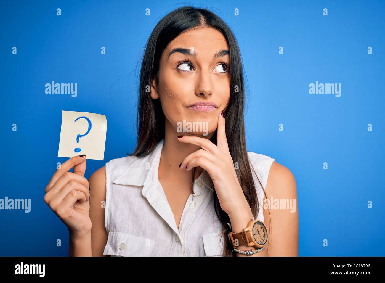 Image beautiful confused young hi-res stock photography and images - Alamy