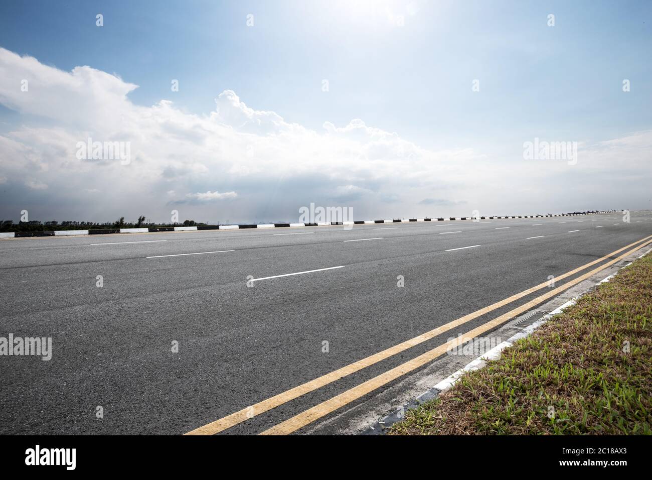 Day asphalt hi-res stock photography and images - Alamy