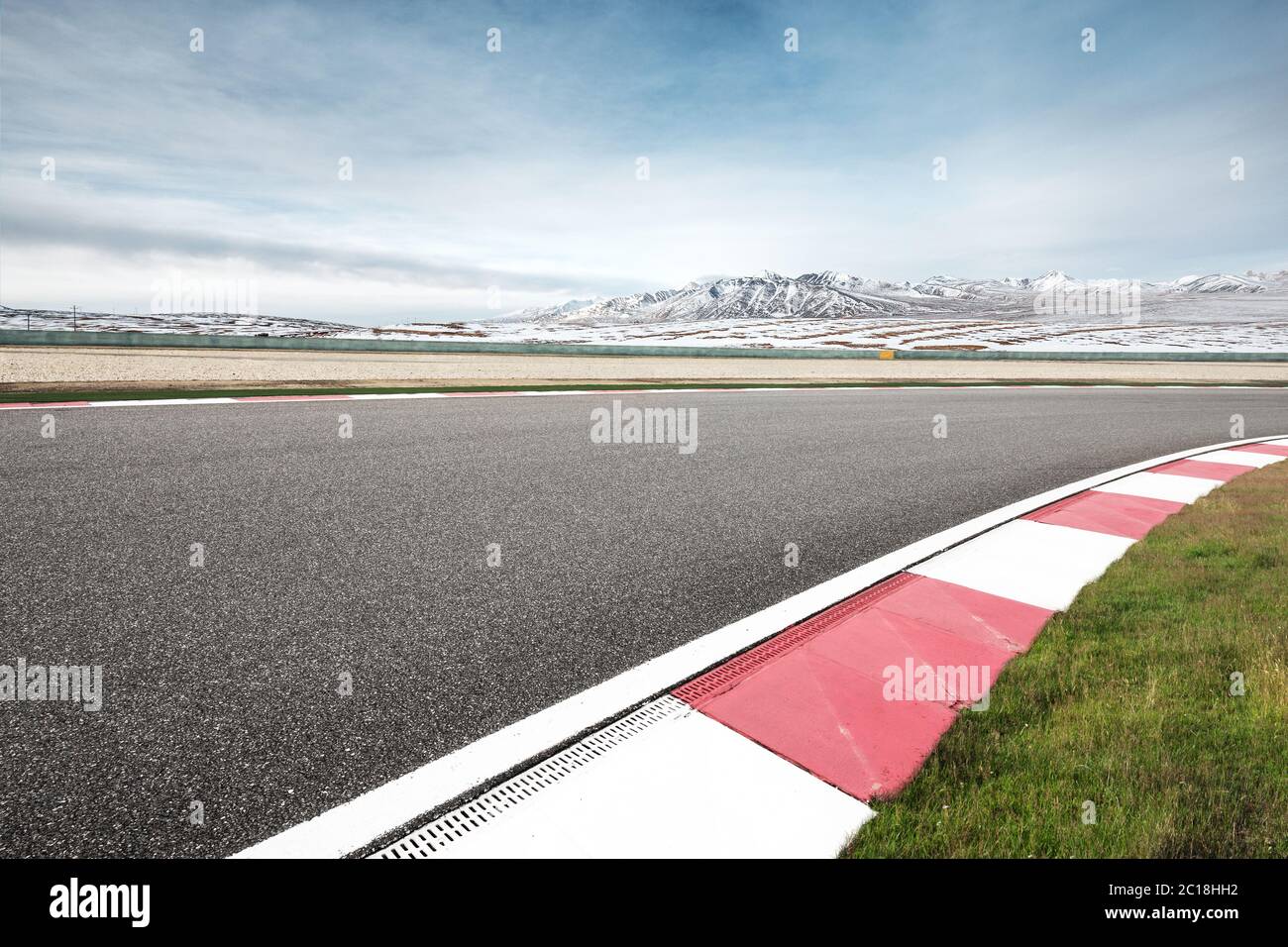 Empty road snow mountains hi-res stock photography and images - Alamy