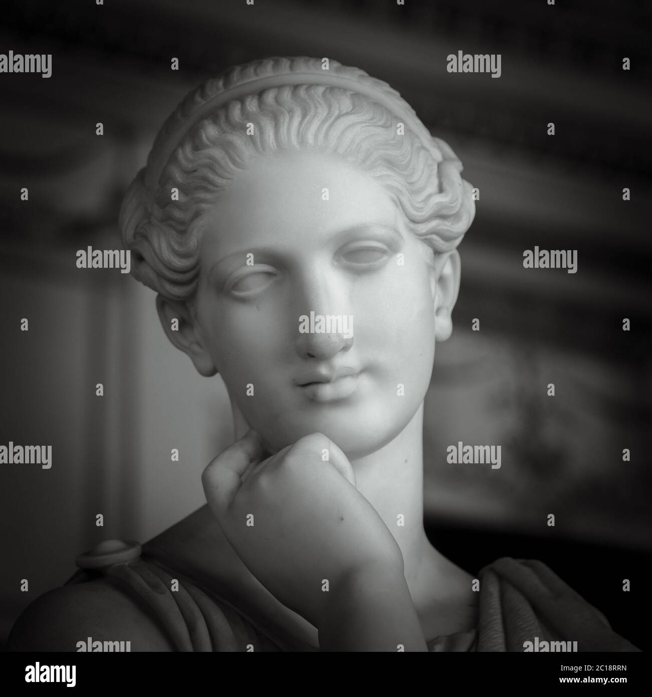 Head and shoulders detail of the ancient sculpture Stock Photo Alamy