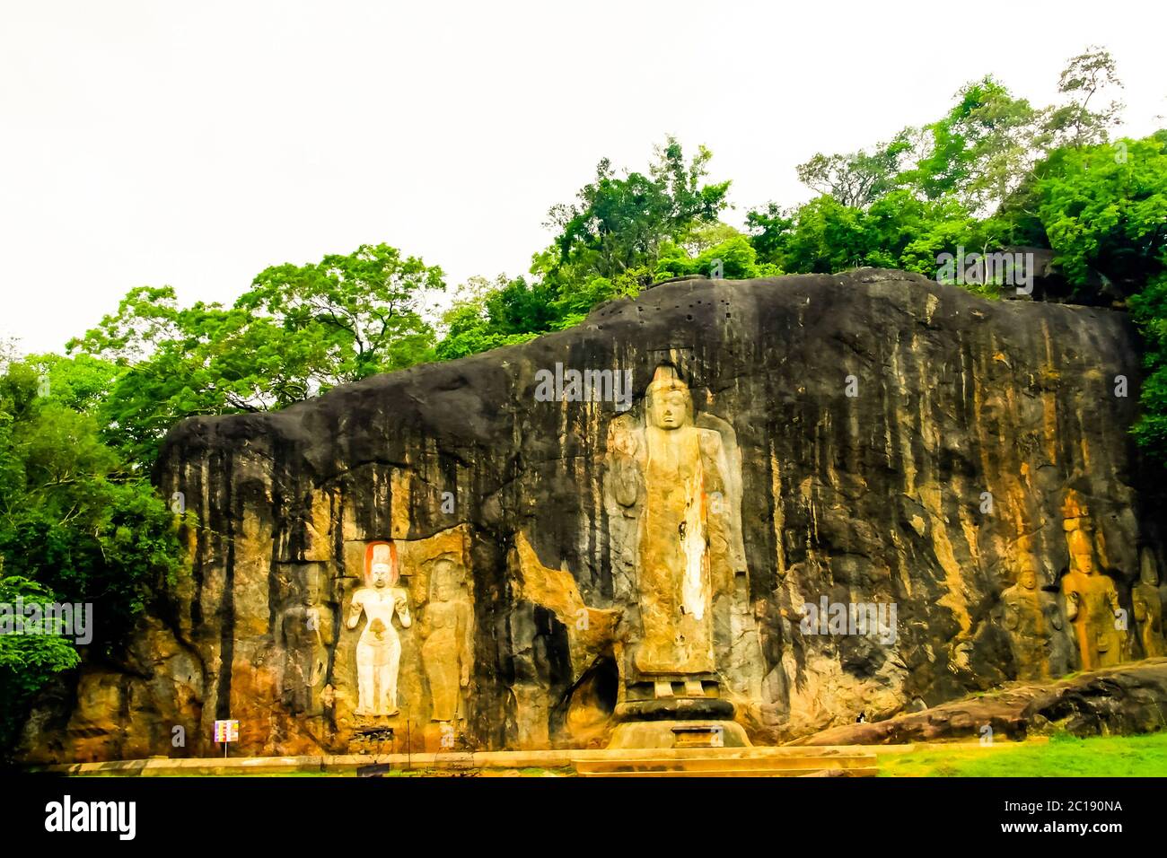 Buddist temple sri lanka hi-res stock photography and images - Alamy