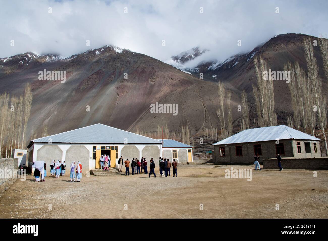 Pakistan school girls playing hi-res stock photography and images - Alamy