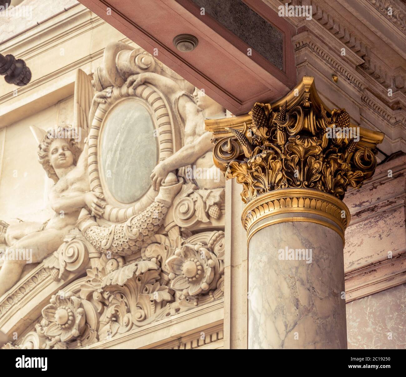 Corinthian column capital featuring acanthus leaves Stock Photo - Alamy