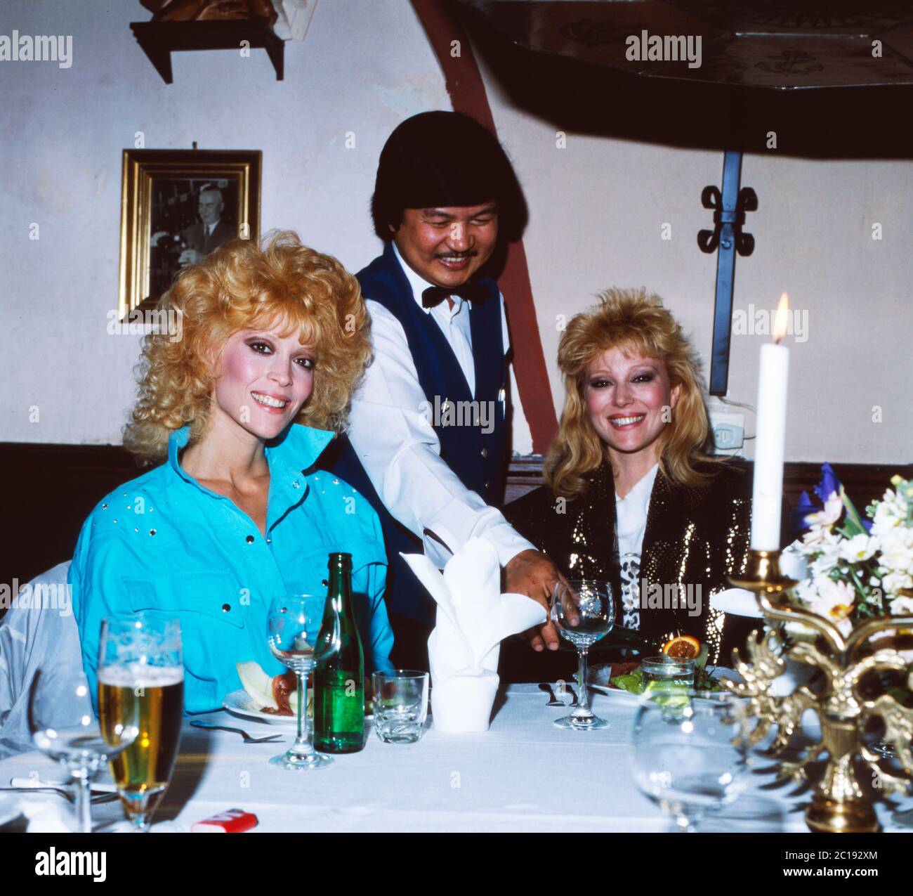 Audrey Landers, amerikanische Schauspielerin und Sängerin (rechts