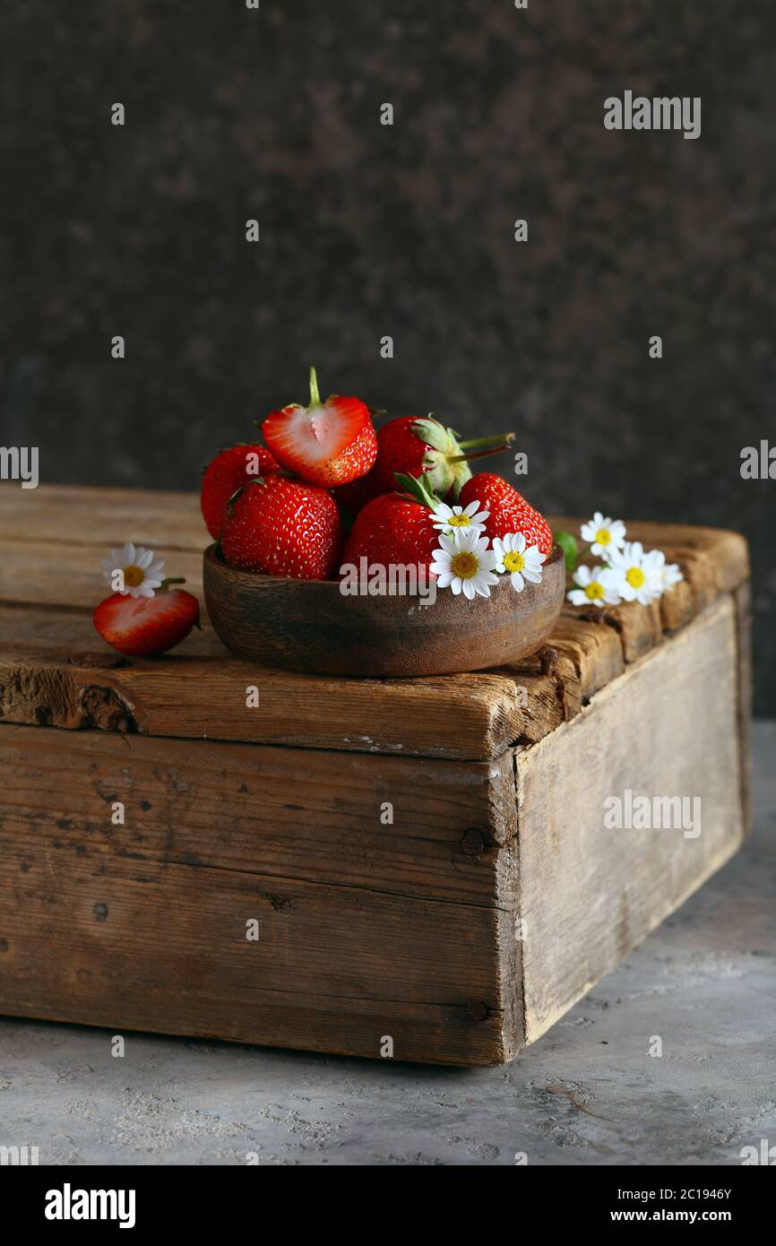 fresh organic strawberries in a wooden bowl Stock Photo - Alamy