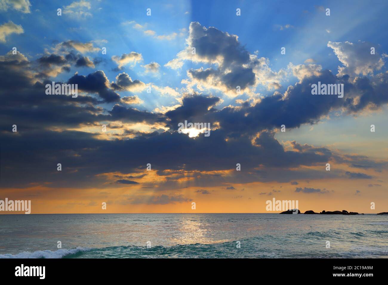Waves tropical hi-res stock photography and images - Alamy