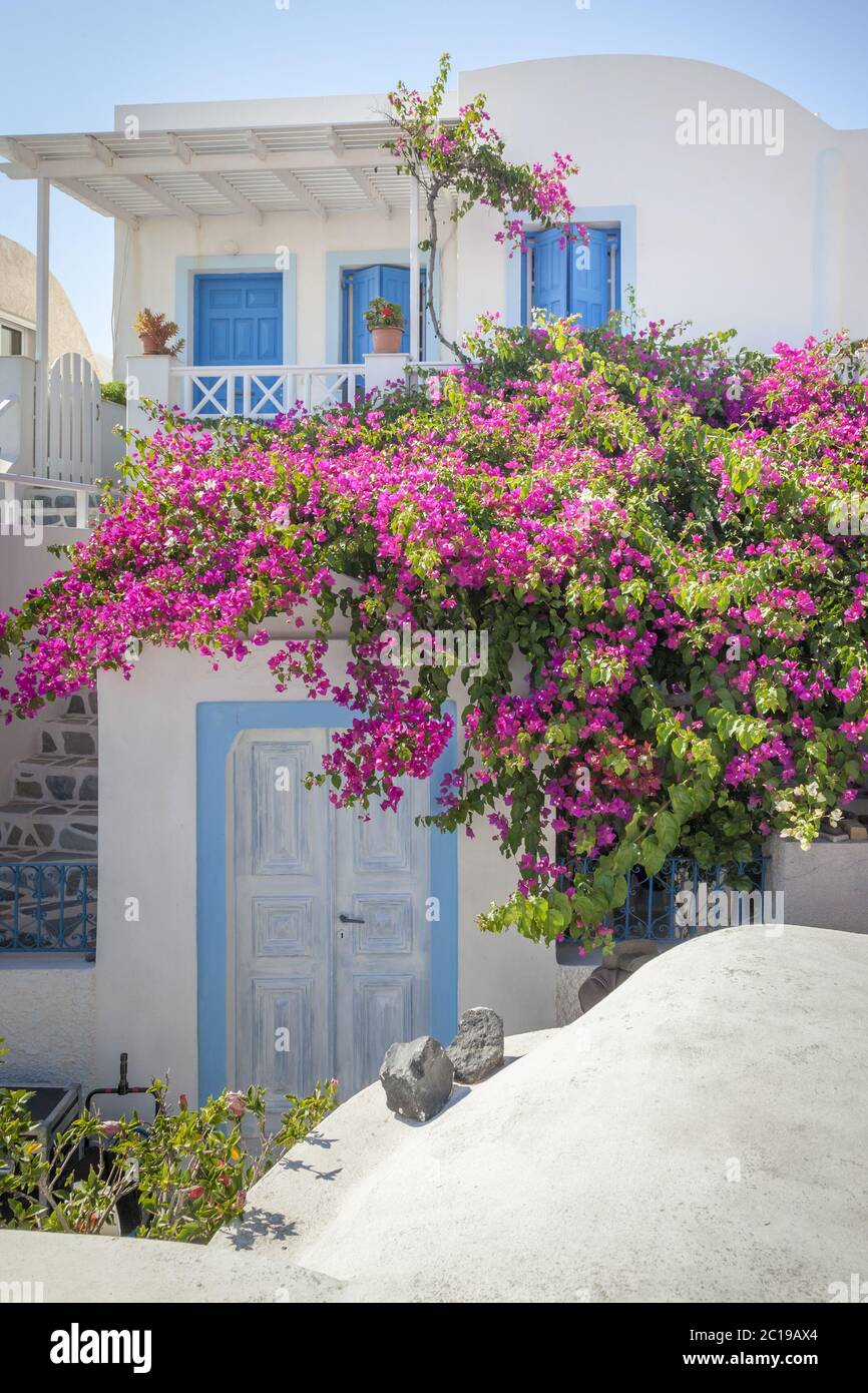 Santorini pink house hi-res stock photography and images - Alamy