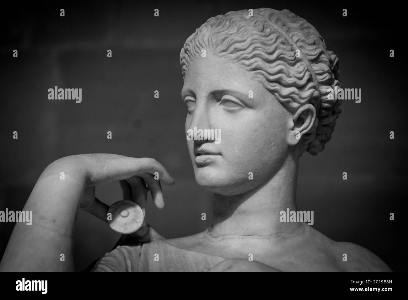 Head and shoulders detail of the ancient sculpture Stock Photo Alamy