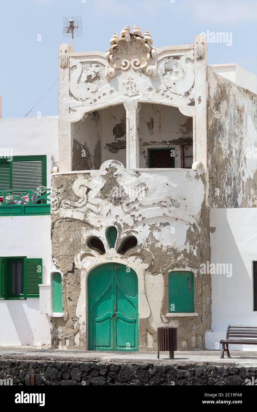 Weathered white facade hi-res stock photography and images - Alamy
