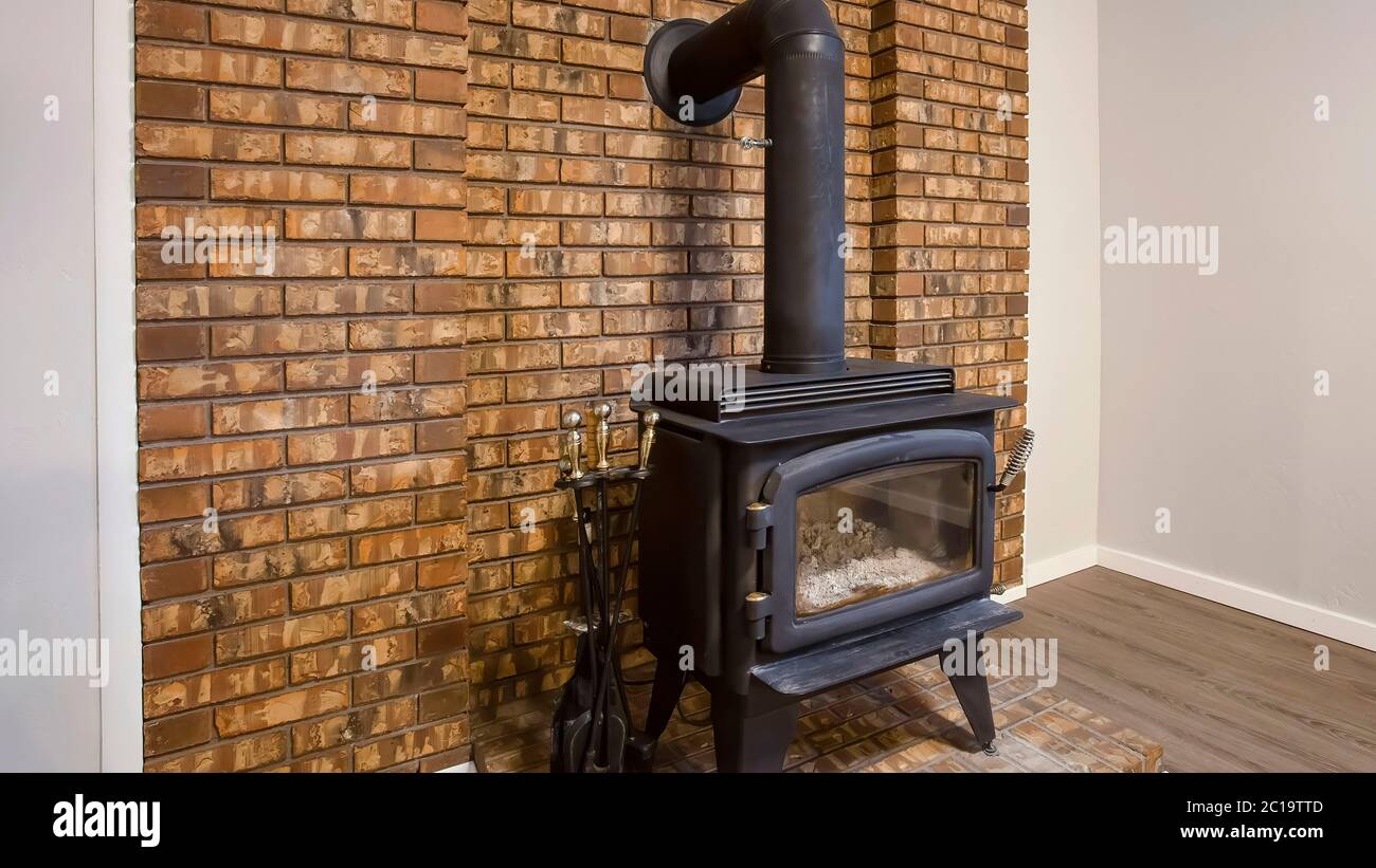 Woodburner home hi-res stock photography and images - Alamy